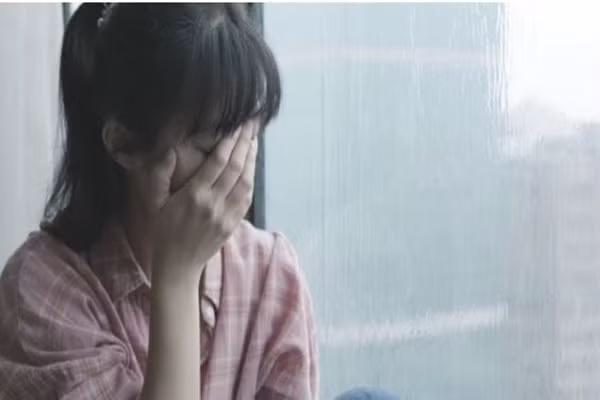 Nua dem day di uong nuoc, toi bun run nghe bo me chong noi chuyen-Hinh-2