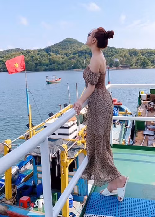 "Điều đó khiến bản thân tôi vô cùng lo lắng và sợ hãi. Tôi tin rằng chỉ có luật pháp mới có thể bảo vệ tôi", cô nói. Ảnh: FB Vy Oanh