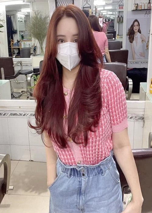 Đáng chú ý, ngày 5/11, Vy Oanh xác nhận đã gửi đơn tới Công an TPHCM đề nghị áp dụng biện pháp bảo vệ khẩn cấp do cô rất lo sợ có thể gặp nguy hiểm vì lời đe dọa của một số người. Ảnh: FB Vy Oanh