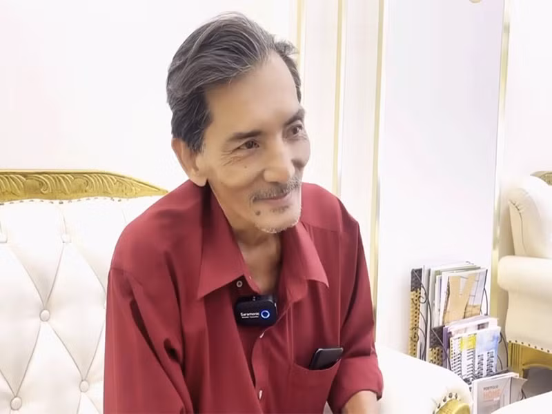 Khi vợ đưa con đi, Thương Tín gửi vợ số tiền nhà hảo tâm quyên góp cho ông chữa trị hậu đột quỵ hồi tháng 2 để lo cho con gái học hành. Số tiền này Thương Tín có kế hoạch mua bảo hiểm cho con nên thời gian qua dù khó khăn, ông cũng không lấy ra sử dụng. Ảnh: Vietnamnet