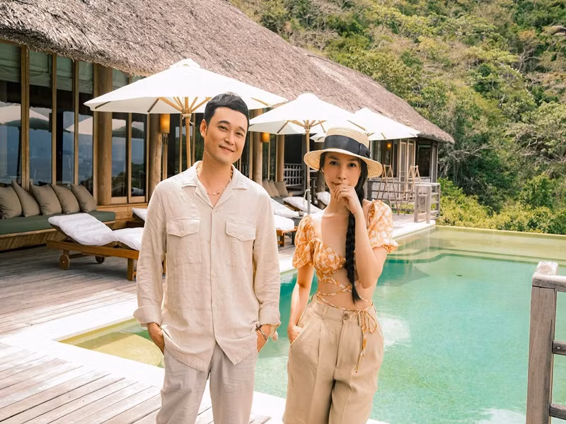 Hiền Thục khoe vẻ trẻ đẹp như gái đôi mươi bên Quang Vinh.