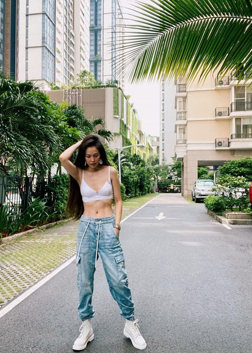 Hiền Thục sở hữu cơ bụng số 11 nhiều chị em mơ ước.