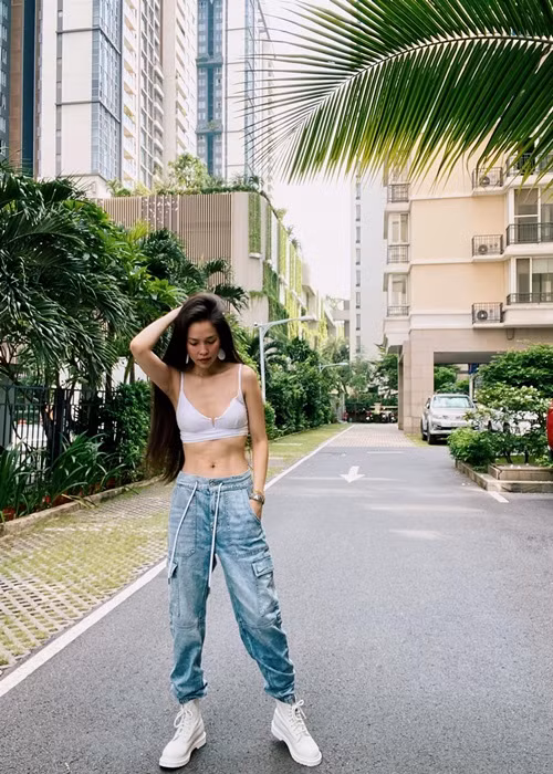 Hiền Thục sở hữu cơ bụng số 11 nhiều chị em mơ ước.