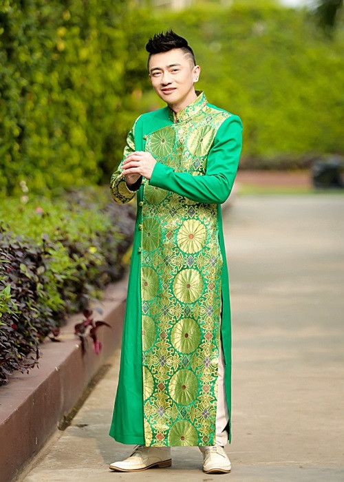 Điền Thái Toàn cho biết, anh rời showbiz hơn 10 năm nên cuộc sống không có gì đặc biệt để chia sẻ. Về cuộc sống thường ngày, nam ca sĩ tâm sự, anh thức dậy lúc 7h để tập gym sau đó làm vườn, ăn sáng cùng bạn trai và làm việc đến 20h. Ảnh: Đất Việt