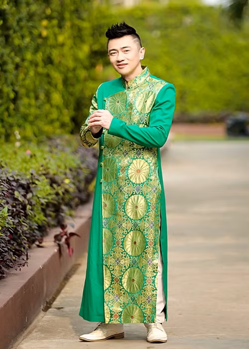 Điền Thái Toàn cho biết, anh rời showbiz hơn 10 năm nên cuộc sống không có gì đặc biệt để chia sẻ. Về cuộc sống thường ngày, nam ca sĩ tâm sự, anh thức dậy lúc 7h để tập gym sau đó làm vườn, ăn sáng cùng bạn trai và làm việc đến 20h. Ảnh: Đất Việt