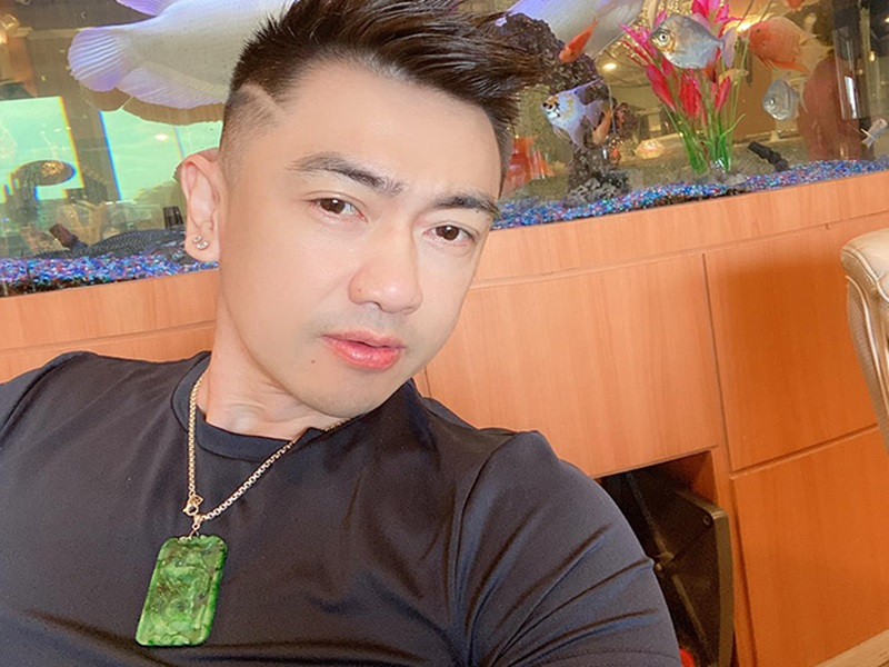 Ở xứ cờ hoa, nam ca sĩ 1979 kinh doanh. Ảnh: Yan