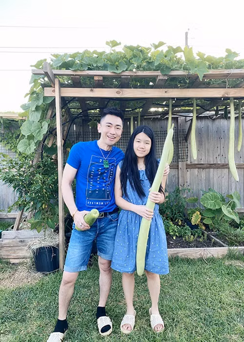 Nam ca sĩ khoe cô con gái đầu lòng lớn phổng phao. Ảnh: Yan