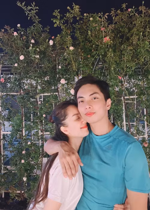 Giữa Khánh Thi và Phan Hiển xảy ra những giận hờn, tranh cãi. Cuối cùng, Phan Hiển là người nhận thua.