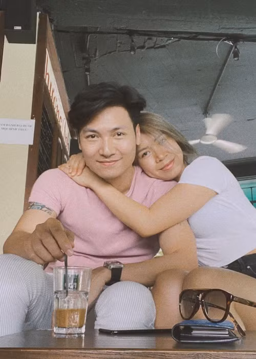 Tình cảm giữa Mạnh Trường và Lan Phương vẫn mặn nồng như ngày mới yêu dù cả hai bên nhau đã 18 năm.