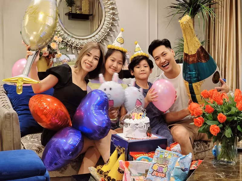 Vợ chồng Mạnh Trường có hai con chung, đủ nếp đủ tẻ.