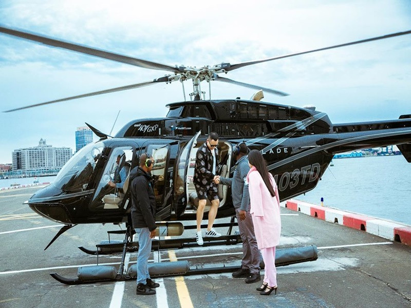 Ông bầu cho biết, anh cũng không tiếc tiền rủ cả nhóm sang Mỹ xem show Thúy Nga. Ảnh: Dân Việt