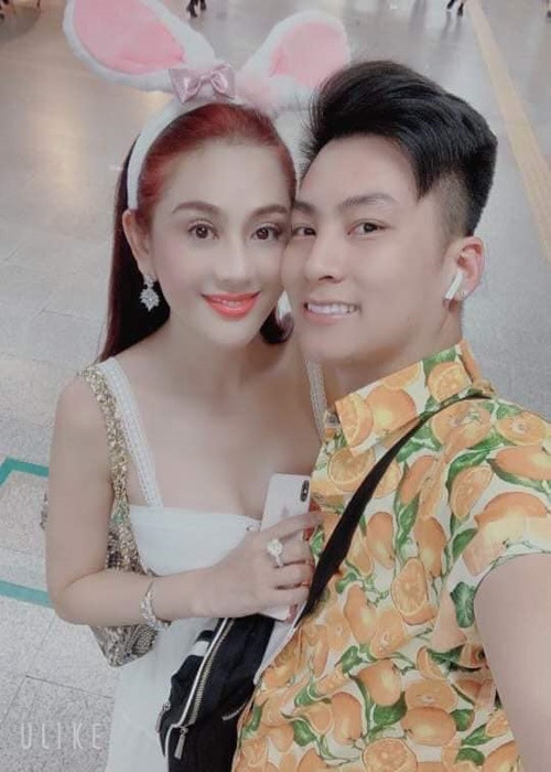 Hồi tháng 7/2021, trong một cuộc phỏng vấn, nữ ca sĩ chuyển giới chia sẻ: "Tôi đang cảm thấy rất hạnh phúc, viên mãn trong tình yêu. Tất cả mọi thứ đều thăng hoa".