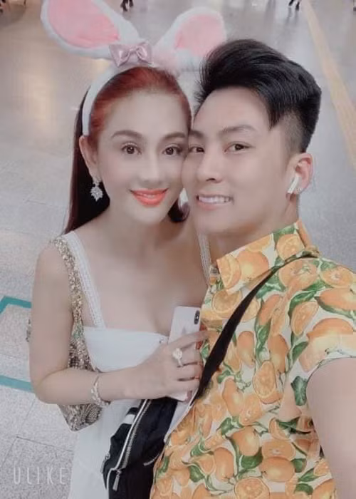 Hồi tháng 7/2021, trong một cuộc phỏng vấn, nữ ca sĩ chuyển giới chia sẻ: "Tôi đang cảm thấy rất hạnh phúc, viên mãn trong tình yêu. Tất cả mọi thứ đều thăng hoa".