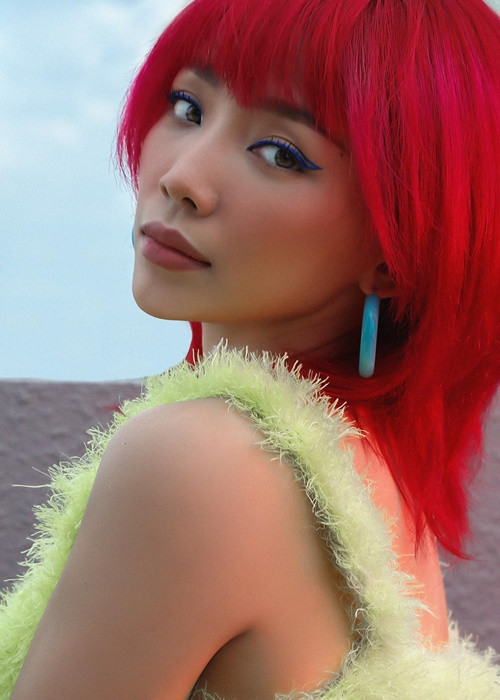 Phong cách hở bạo của Tóc Tiên khiến nhiều người bất ngờ.