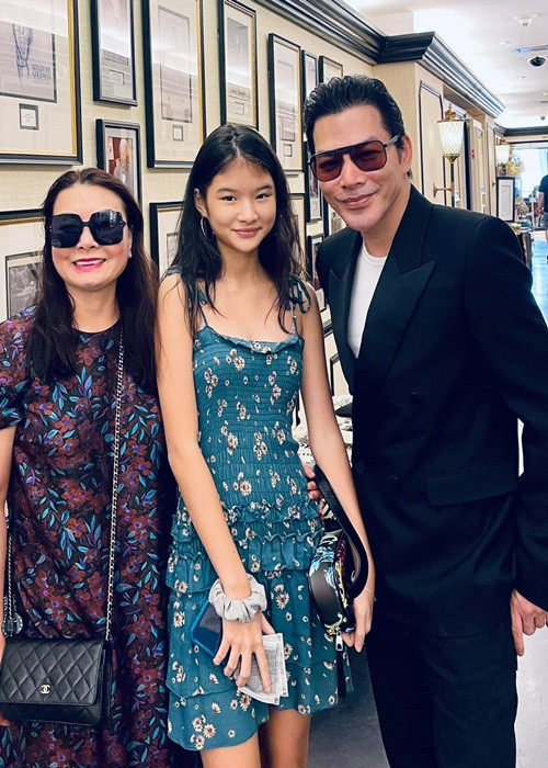 Trần Bảo Sơn chia sẻ, anh sang Mỹ để đưa con gái sang chơi với bà nội và sắp xếp để cùng ê-kíp làm phim bên Mỹ trở lại Việt Nam quay xong phần cuối bộ phim “Con đường vô tận”.