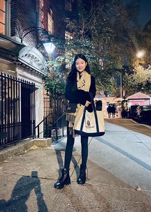 Trần Bảo Sơn thường xuyên cập nhật hình ảnh con gái Bảo Tiên ở xứ cờ hoa.