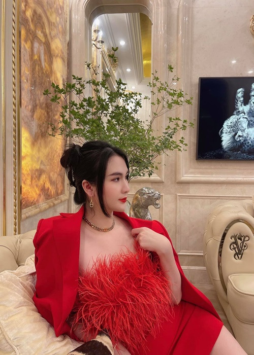 Ngọc Loan sống sang chảnh, kín tiếng sau khi rời cuộc thi The Face 2016.