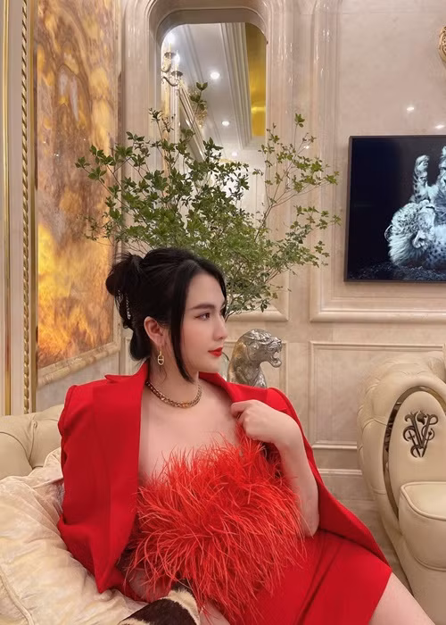 Ngọc Loan sống sang chảnh, kín tiếng sau khi rời cuộc thi The Face 2016.