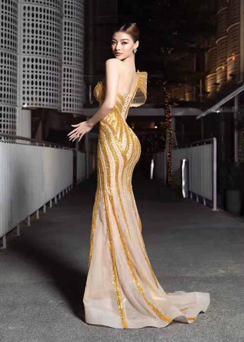 Xuất thân là á hậu 1 Hoa hậu Thế giới Việt Nam 2019, cô gây ấn tượng khi lấn sân ca hát.