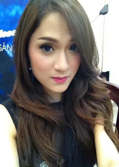 Theo Vietnamnet, trong cuốn tự truyện, Hương Giang cho biết, cô từng gắn bó với một doanh nhân thành đạt, trưởng thành và lịch lãm. Tuy nhiên, mối quan hệ này chỉ kéo dài vài tuần vì cả hai bên đều chán nản. Ảnh: FB Hương Giang