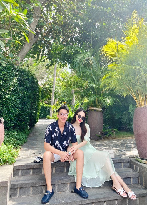 Nếu như Hương Giang giàu có nhờ hoạt động nghệ thuật và kinh doanh bất động sản, Matt Liu là CEO của một công ty cơ khí. Ảnh: FB Matt Liu