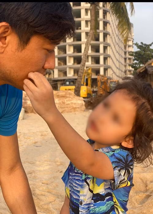 Doanh nhân Ngọc Tiền còn đăng tải hình ảnh Quý Bình thân thiết với hai con riêng của cô.