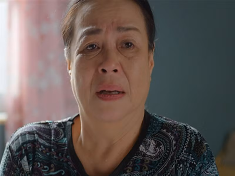 Đảm nhận vai bà Nga là nghệ sĩ Thanh Quý. Bà đóng phim từ năm 18 tuổi, có nhiều vai diễn ấn tượng. Vài năm gần đây, nghệ sĩ Thanh Quý góp mặt trong các bộ phim hot trên VTV như: vợ ông trùm Phan Quân trong "Người phán xử", bà Hảo - mẹ Dung (Hồng Diễm) trong "Cả một đời ân oán". Ảnh: VTC