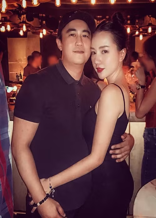 Ngày 5/11 là ngày kỷ niệm tình yêu của Băng Di và doanh nhân Việt kiều Justin Chiêm. Trên trang cá nhân, Băng Di chia sẻ: “Chúng tôi đồng hành vì cùng chung lý tưởng sống chứ không chỉ đơn giản là tình yêu. Chúc mừng nửa thập kỷ đã qua của chúng ta”.