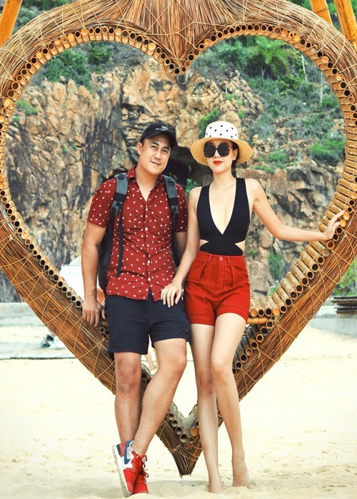 Justin Chiêm luôn ủng hộ Băng Di trong mọi việc. Theo Băng Di, bạn trai là người luôn ở bên động viên khi cô trầm cảm và muốn buông xuôi.