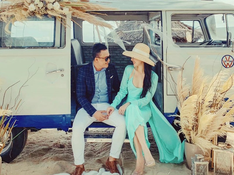 “Những lúc tôi mệt mỏi, anh ấy đều động viên: Em phải nghĩ em mạnh mẽ và chiến thắng được nó. Em đừng lo, luôn có anh chiến đấu cùng em”, Băng Di nói.