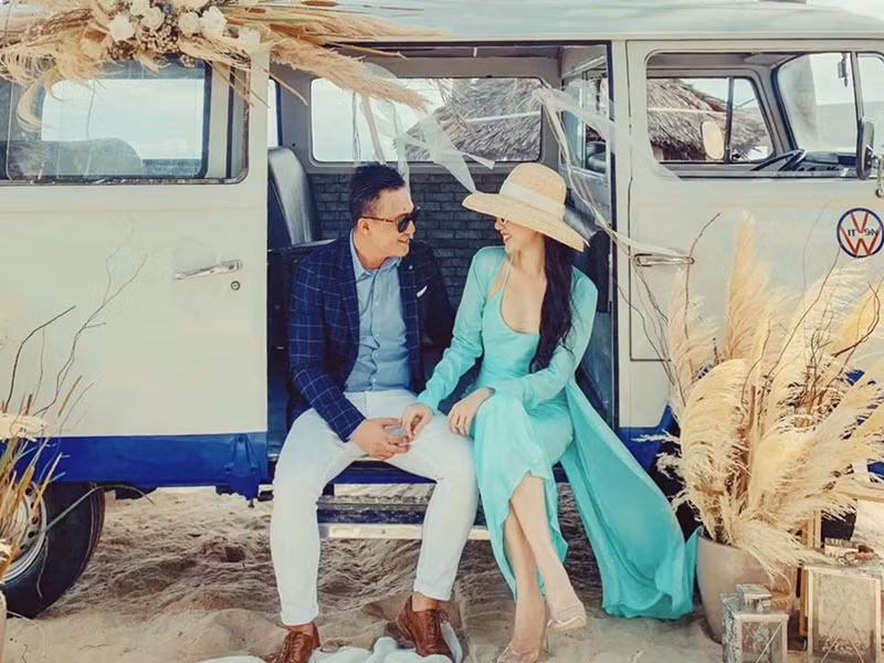 “Những lúc tôi mệt mỏi, anh ấy đều động viên: Em phải nghĩ em mạnh mẽ và chiến thắng được nó. Em đừng lo, luôn có anh chiến đấu cùng em”, Băng Di nói.