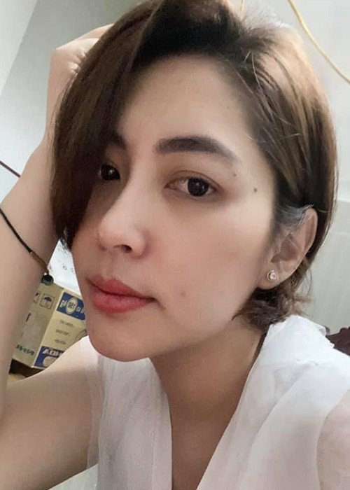 Sau biến cố ly hôn, Hoa hậu Thu Thảo cho rằng sai lầm lớn nhất của người phụ nữ là hy sinh. “Lỗi lớn nhất của người phụ nữ để chồng ngoại tình là nhan sắc xấu khi mang bầu, là không thể làm ra tiền khi mang bầu và không còn gì trong tay chỉ còn duy nhất người chồng”, Thu Thảo giãi bày.