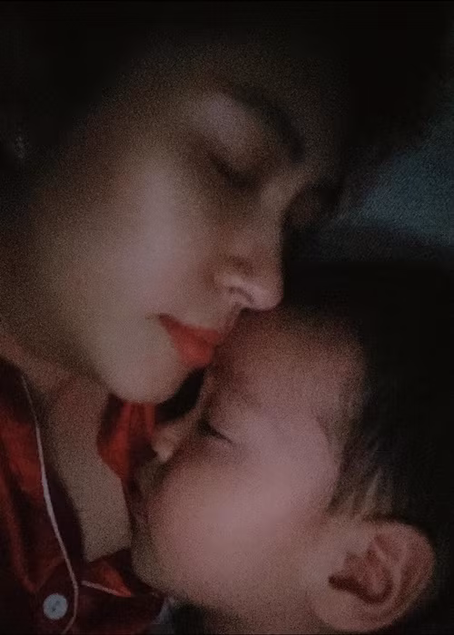 Thu Thảo còn cho biết, khi bị trầm cảm và bị tiểu tam khủng bố tinh thần, cô trở nên điên dại, chỉ đến khi nghe con khóc cô mới nhận ra phải tỉnh táo để nuôi các con.