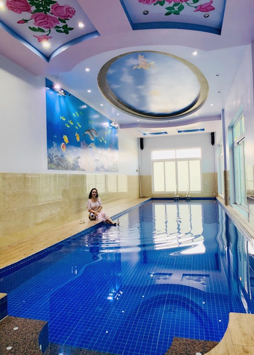 "Nhớ không khí lành lạnh kiểu mùa đông quá. Mong năm nay hết dịch, mẹ cho mấy cục cưng về nhà khác ăn Tết đổi gió nha, cho tha hồ chạy mỏi chân rượt nhau nhé", Vy Oanh chia sẻ. Ảnh: FB Vy Oanh