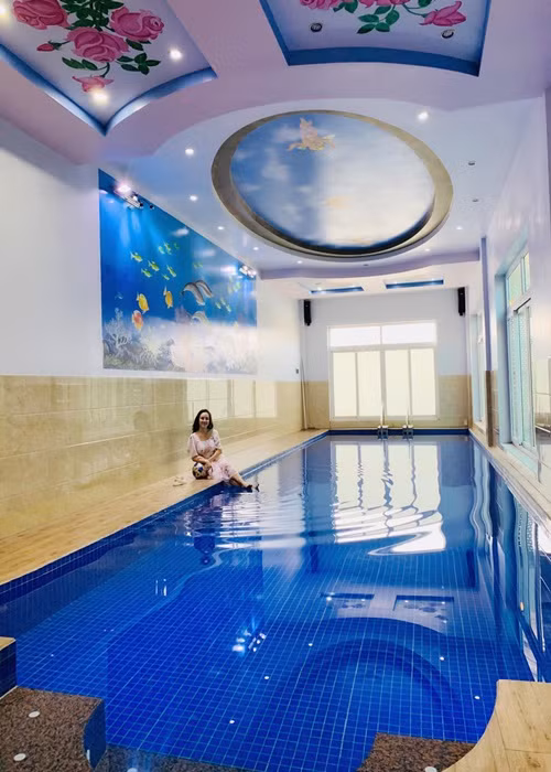 "Nhớ không khí lành lạnh kiểu mùa đông quá. Mong năm nay hết dịch, mẹ cho mấy cục cưng về nhà khác ăn Tết đổi gió nha, cho tha hồ chạy mỏi chân rượt nhau nhé", Vy Oanh chia sẻ. Ảnh: FB Vy Oanh