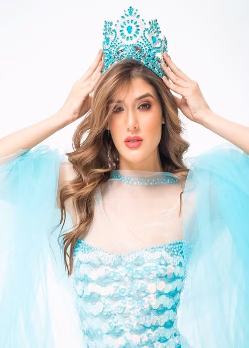 Bethania Borba là Hoa hậu Thế giới Paraguay 2021. Cô năm nay 18 tuổi và là sinh viên chuyên ngành marketing. Đối thủ của Đỗ Thị Hà sở hữu nhan sắc xinh đẹp như búp bê. Ảnh: Instagram Bethania Borba