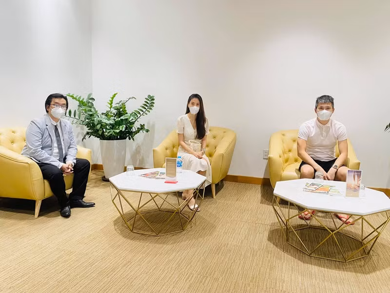 Ngoài ra, Thủy Tiên tuyên bố sẽ khởi kiện các cá nhân vu khống mình. Ảnh: FB Công Vinh