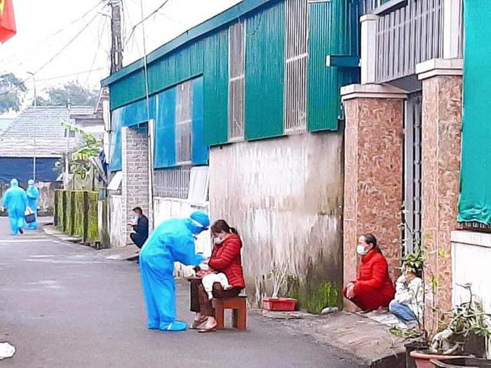 Nguoi dan ong mac COVID-19 sau khi to chuc dam cuoi cho con-Hinh-2