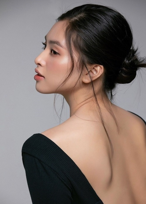 Tiểu Vy sở hữu gương mặt dường như không có góc chết. Ảnh: Thời đại