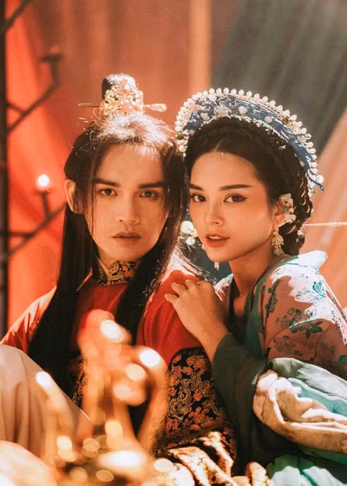 Quỳnh Lương sinh năm 1995, là người mẫu ảnh. Năm 2019, cô gây chú ý nhờ vai nữ chính trong MV "Tự Tâm" của Nguyễn Trần Trung Quân và có nhan sắc hao hao Hoa hậu Tiểu Vy. Ảnh: FB Quỳnh Lương