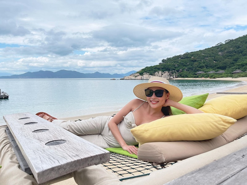 Trước chuyến du lịch, Thúy Diễm giảm 3kg nên tự tin diện trang phục gợi cảm.