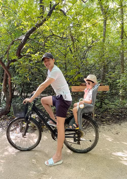 Tháng 10 vừa qua, Lương Thế Thành đóng trang cá nhân một vài ngày vì bị nghi đá xéo vụ Phi Nhung - Hồ Văn Cường. Khi sử dụng mạng xã hội trở lại, nam diễn viên tỏ ra thận trọng trong mọi chia sẻ.