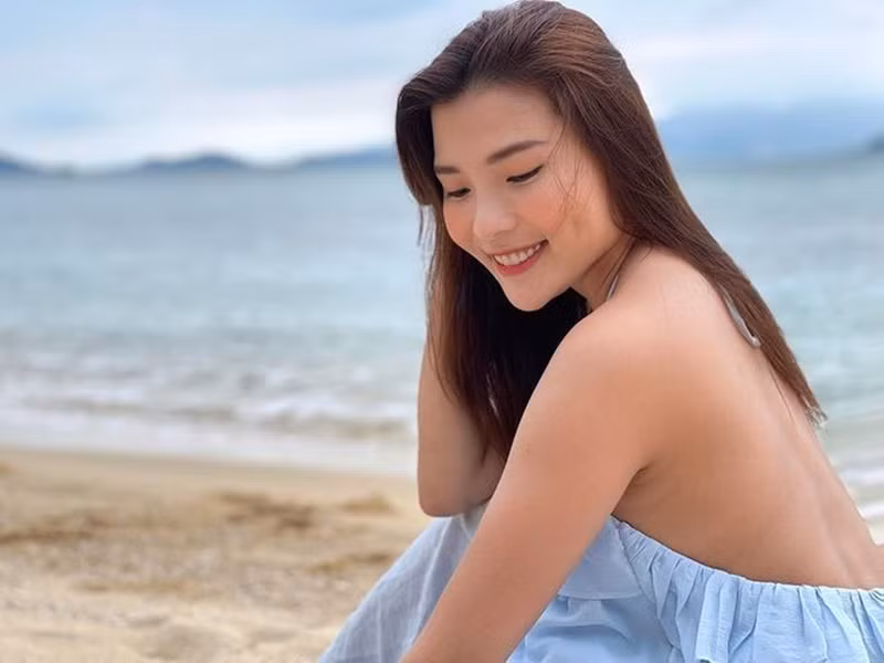 Hồi tháng 10 vừa qua, vợ chồng nữ diễn viên bị bà Phương Hằng réo tên về vấn đề từ thiện miền Trung năm 2020. Thúy Diễm nhanh chóng lên tiếng. Nữ diễn viên khẳng định, trong khoảng thời gian kêu gọi quyên góp (tháng 10/2020), cô đã công khai số tiền minh bạch rõ ràng. Để lùm xùm lắng xuống hoàn toàn, Thúy Diễm in sẵn 2 bản sao kê từ thiện sẵn sàng nộp và giải trình bảo vệ uy tín, danh dự của bản thân.