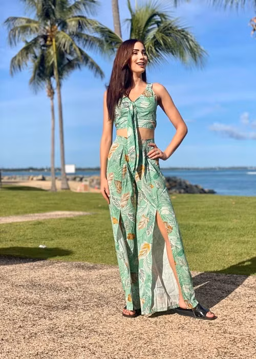 Eva Dobreva đến từ Bulgaria, năm nay 21 tuổi. Sau khi tốt nghiệp chuyên ngành quản lý du lịch, Eva đang làm quản lý sự kiện và người mẫu. Ảnh: Miss World Bulgaria