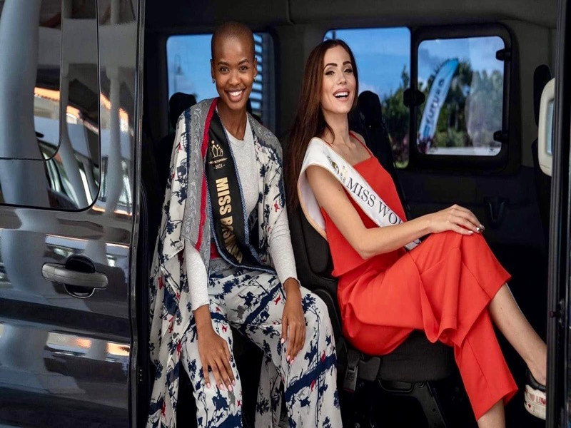 Đại diện Bulgaria yêu thích các môn thể thao như karate, kickboxing và tennis. Cô biết chơi đàn piano và ca hát. Ảnh: Miss World Bulgaria