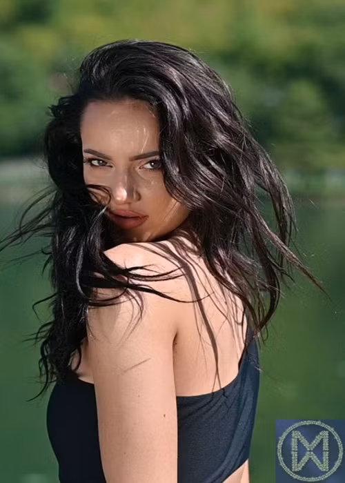 Adna Biber đến từ Bosnia - Herzegovina. Người đẹp năm nay 19 tuổi, cao 1m83. Ảnh: Miss World