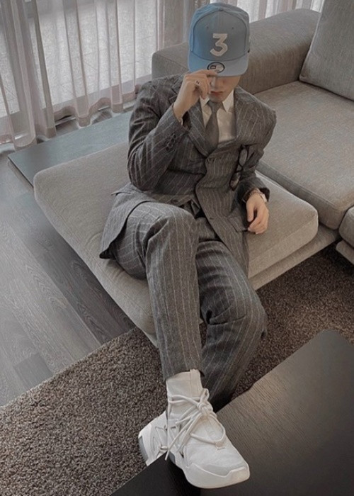 Sau đó vài năm, Sơn Tùng M-TP chuyển sang ở một nơi mới trông không khác gì biệt thự với thiết kế hiện đại, sang trọng bậc nhất TPHCM. Nhà của Sơn Tùng rộng rãi đến mức còn có cả gác, phòng thu âm riêng. Một số nguồn tin cho biết căn hộ có giá trị lên đến cả chục tỷ đồng. Ảnh: M-TP