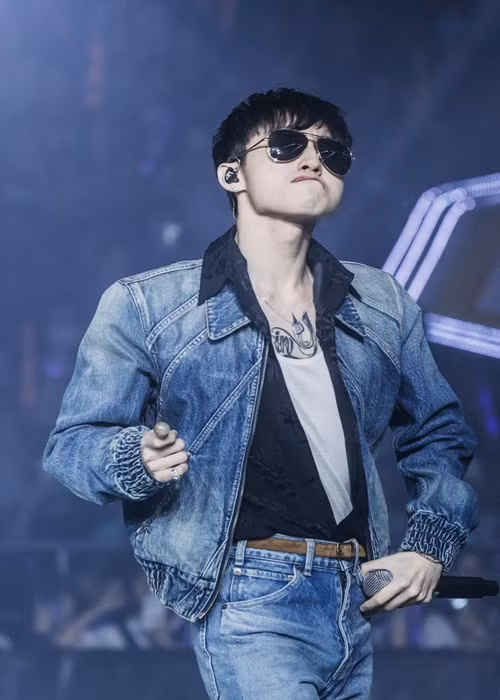 Sơn Tùng M-TP không công khai cát sê nhưng nhiều người cho rằng với danh tiếng của mình, nam ca sĩ có thù lao khủng. Bầu show của Sơn Tùng M-TP từng bật mí rằng cát sê của nam ca sĩ đạt mức 8 con số, dao động từ 50-70 triệu cho 1 lần đi diễn, có lúc phải lên tới hàng trăm triệu. Ảnh: M-TP