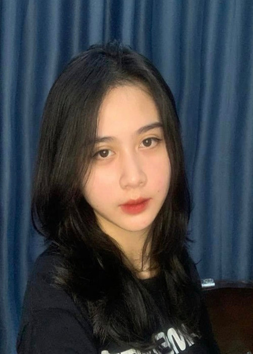 Hoài Lâm công khai tài khoản Facebook của bạn gái mới tên Kim Ngân. Trên trang cá nhân, Kim Ngân chỉ chia sẻ một vài hình ảnh của bản thân. Ảnh: FB Kim Ngân