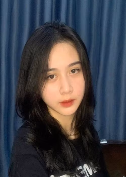 Hoài Lâm công khai tài khoản Facebook của bạn gái mới tên Kim Ngân. Trên trang cá nhân, Kim Ngân chỉ chia sẻ một vài hình ảnh của bản thân. Ảnh: FB Kim Ngân